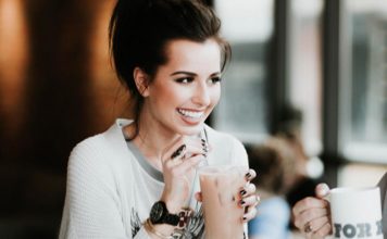 FCC chair accuses Verizon of throttling unlimited data to boost profits